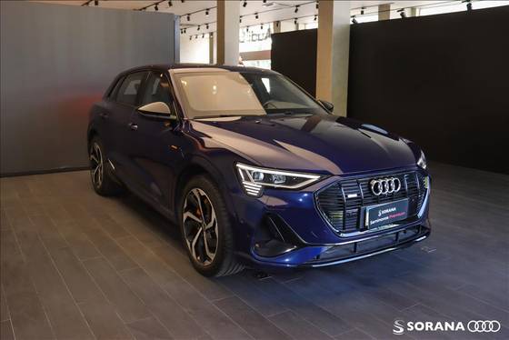 AUDI E-TRON ELÉTRICO PERFORMANCE BLACK QUATTRO